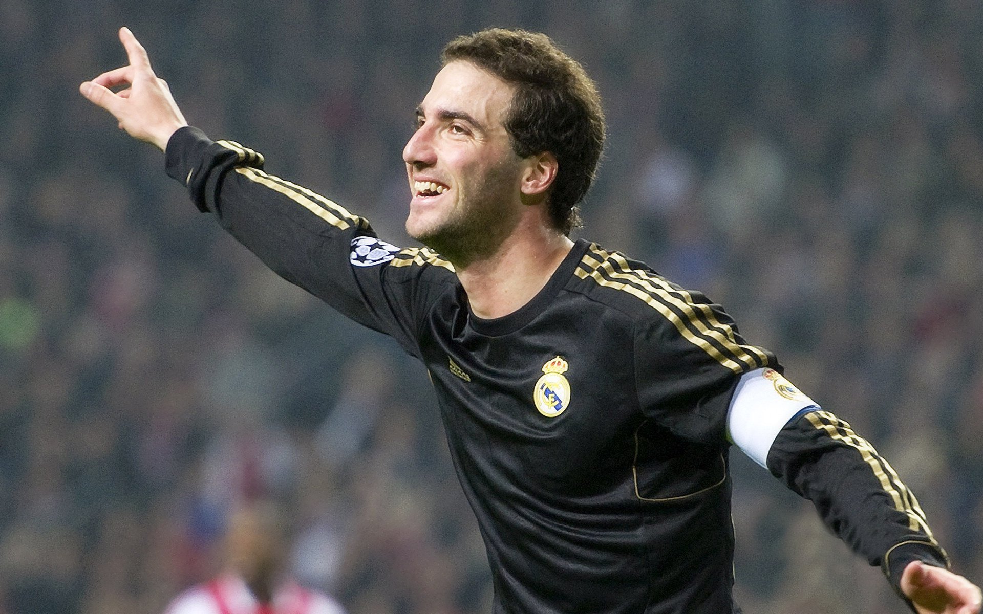 jiuyou.com-全面推动“足球+旅游”产业融合，打造多产业联动发展新平台，足球体育产业方案