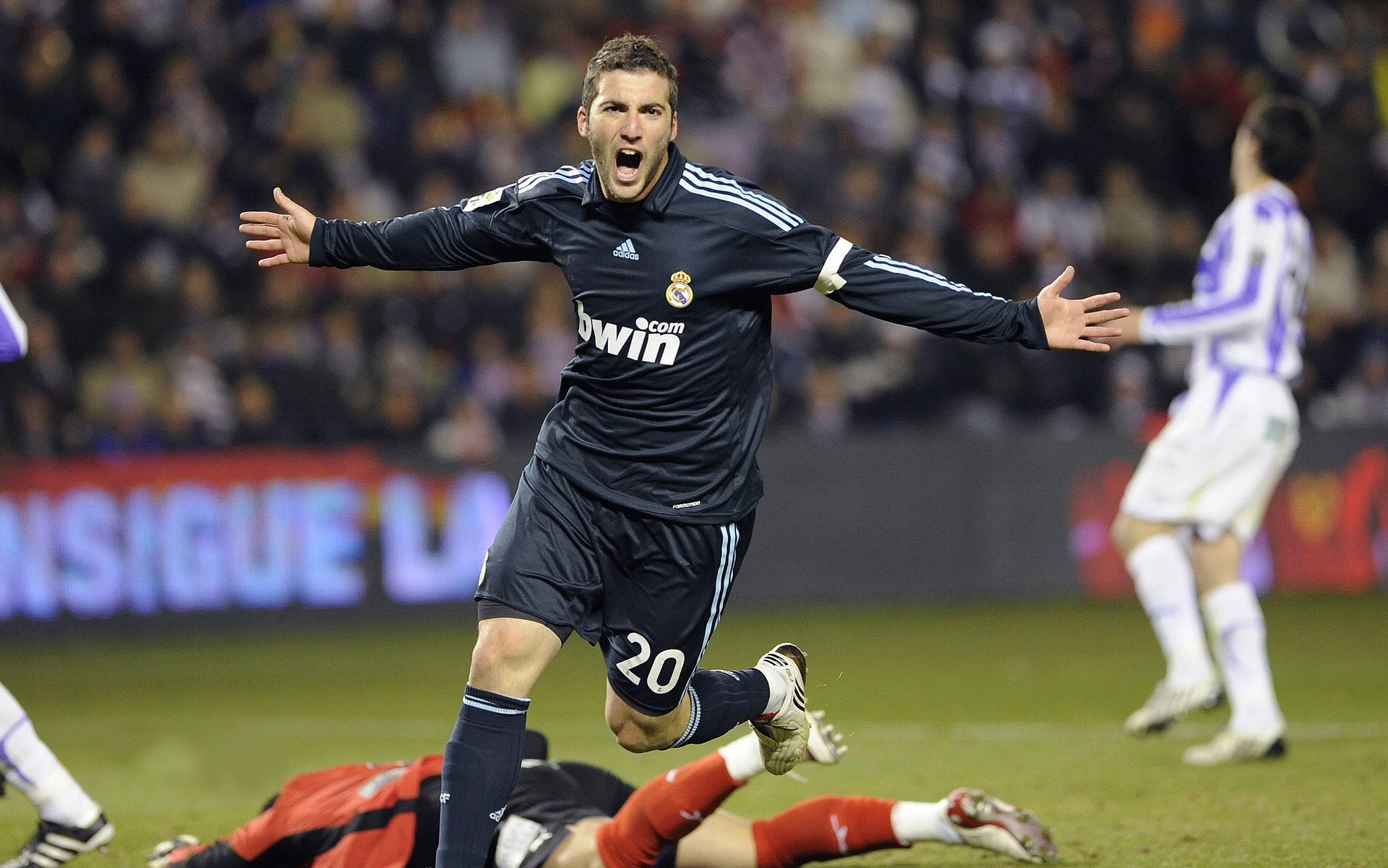 世界级球星再度闪耀,助力球队走向胜利,2020世界十大球星