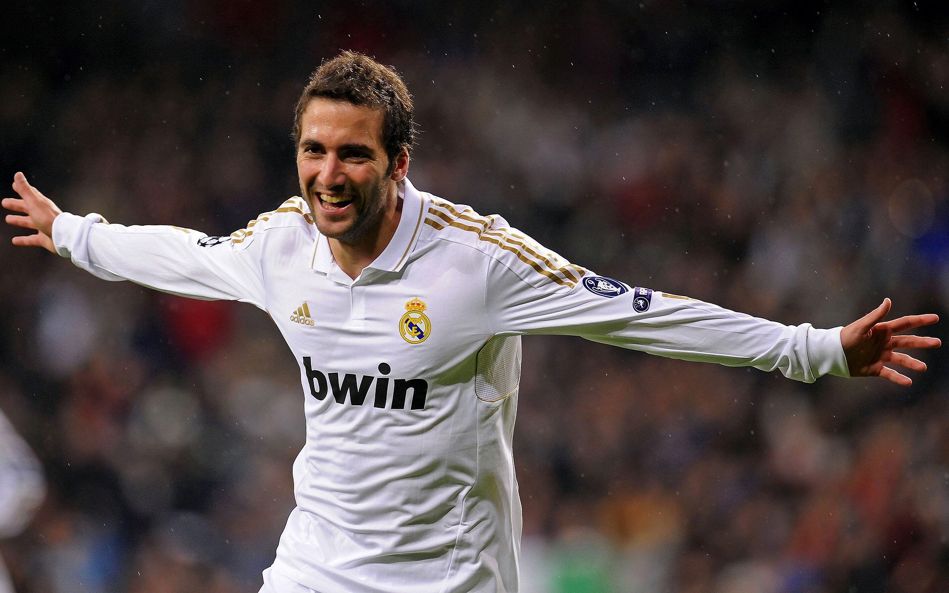 美将卢卡·乌兰多蝶泳强势冲击